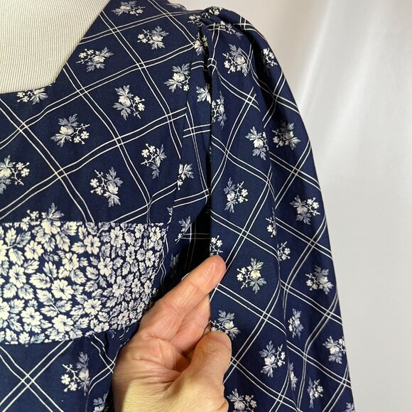 Vintage 1970s Nancy B Blue Floral Minidress Long Sleeves *Flaw - Picture 7 of 16